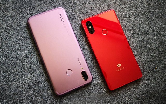 荣耀Play和小米8SE哪个好？小米8 SE对比荣耀Plya区别